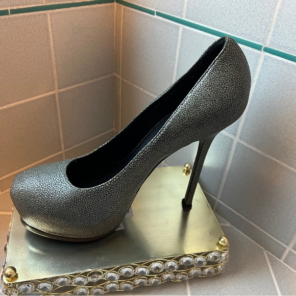 Size 11 YSL Tribtoo Grey Snake skin like Pumps - Picture 7 of 8